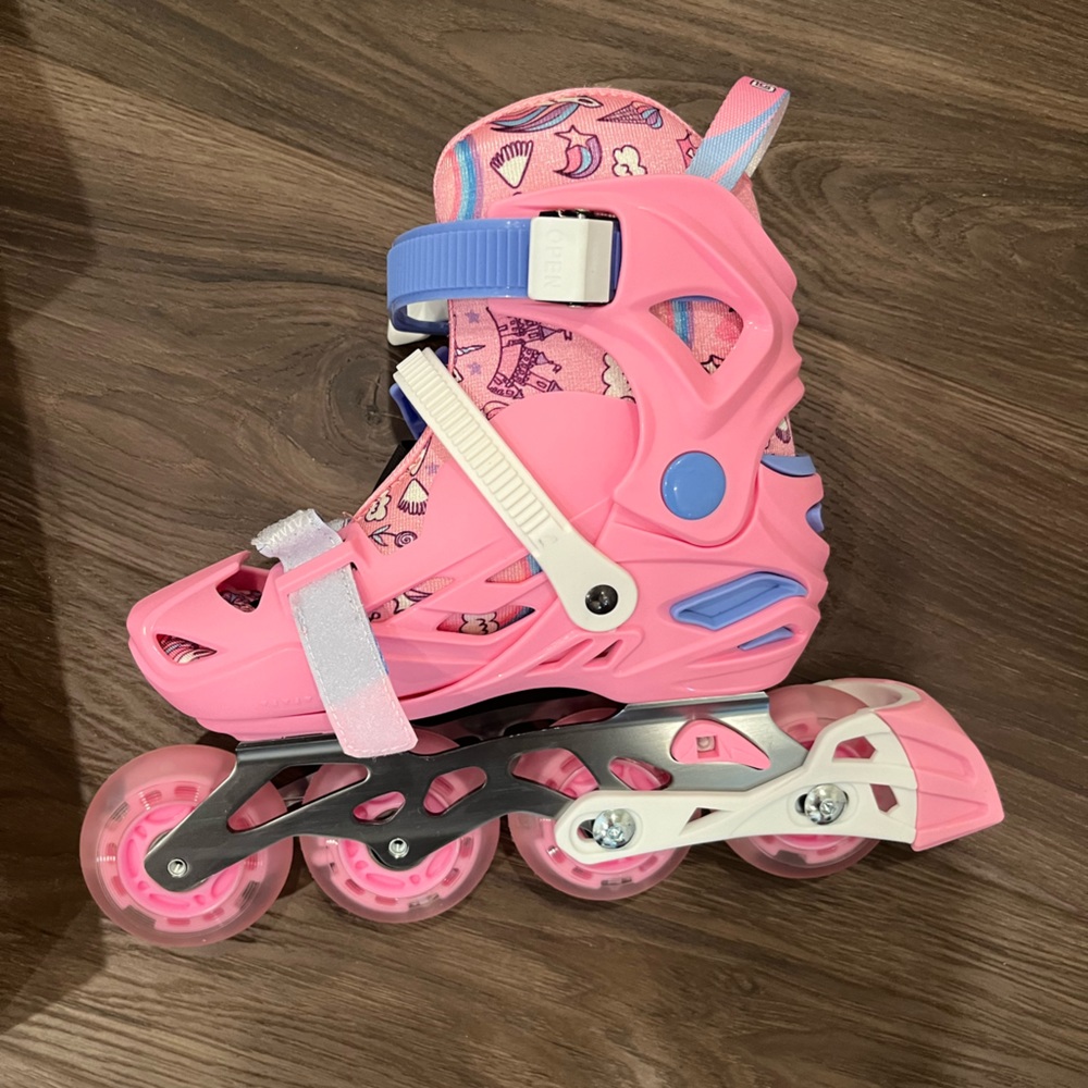 Girls adjustable rollerblades- brand new in box sizes Y1-Y3